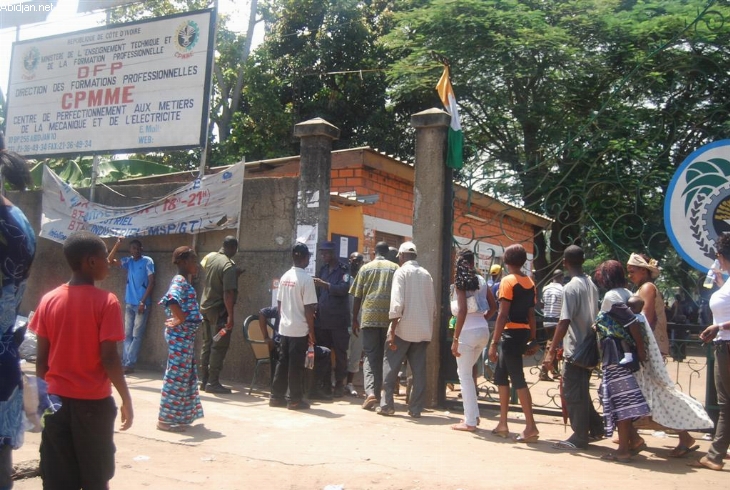 Les Ivoiriens élisent leurs députés, sans le parti de M. Gbagbo